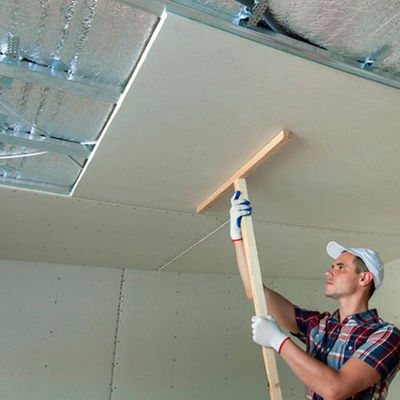 ভালো দাম ইন্ডোরের জন্য 4x8 9.5 মিমি আলংকারিক জিপসাম বোর্ড সাউন্ডপ্রুফ টেপারড এজ অনলাইন